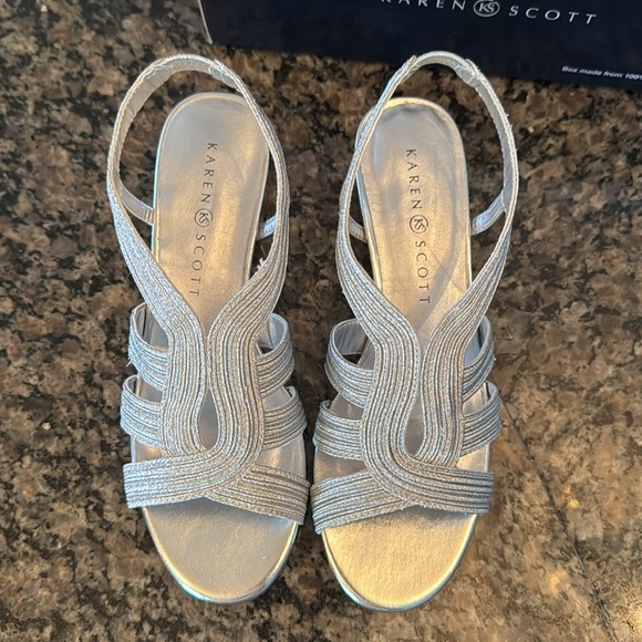 Karen Scott Nathenaa Silver sandals NIB 5.5 - Picture 2 of 10